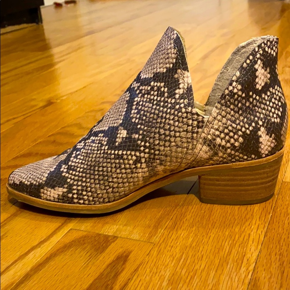 Dolce Vita Kadey Stella Snakeskin Embossed bootie - Picture 6 of 15